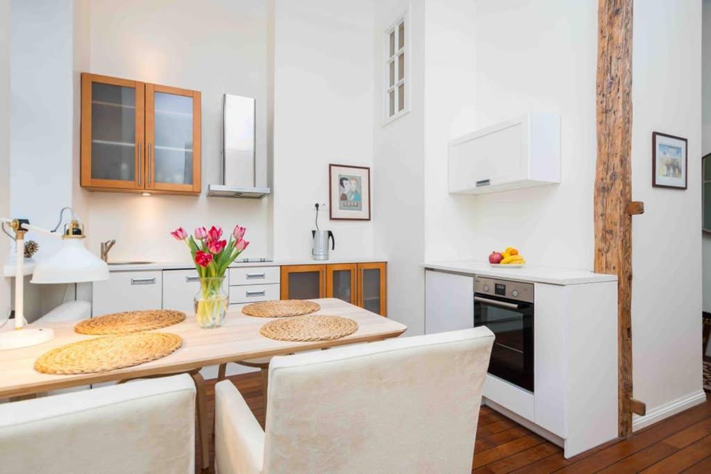 Best Location, Beautiful And Quiet Old Town Apt. Reval Esterno foto